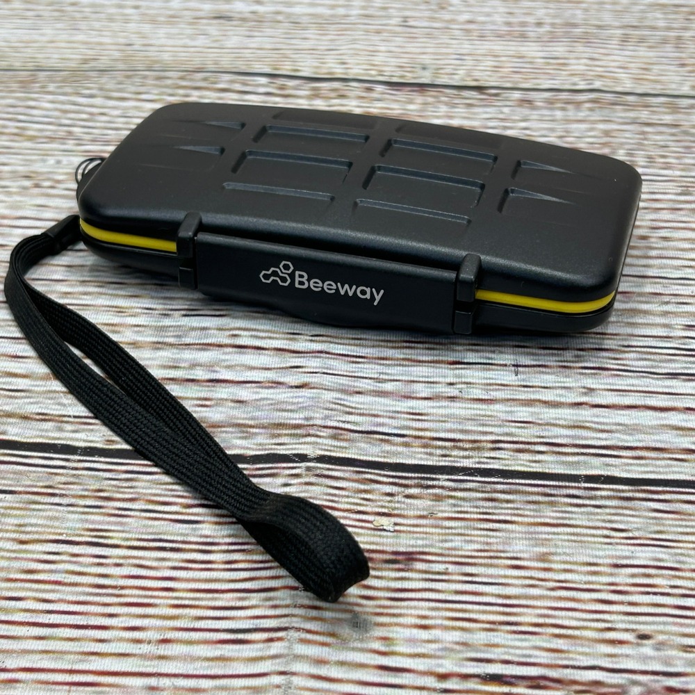 Beeway Memory Card Case‎ Water Resistant Holder for 12 SD and 12 Micro SD Cards